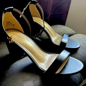 Dream in Pairs Black Open Toe